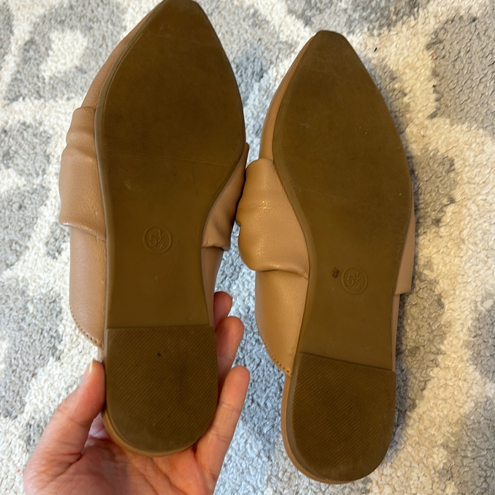 A New Day Loretta 5.5 Beige Knotted Mules Flats Slides Memory Foam Faux Leather - Picture 4 of 6